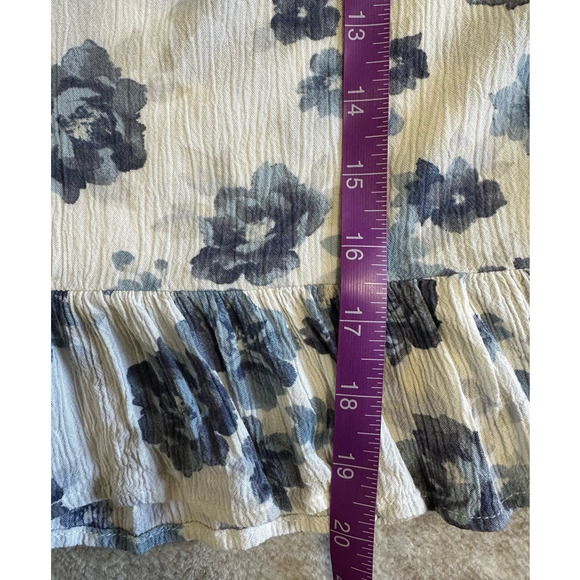 American Eagle Cream and Blue Floral Print Ruffle Sleeve V-Neck Top Size S - Picture 7 of 7